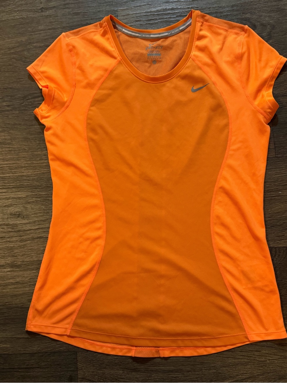 Nike Women’s Orange Short Sleeve Performance Tee - Picture 2 of 3